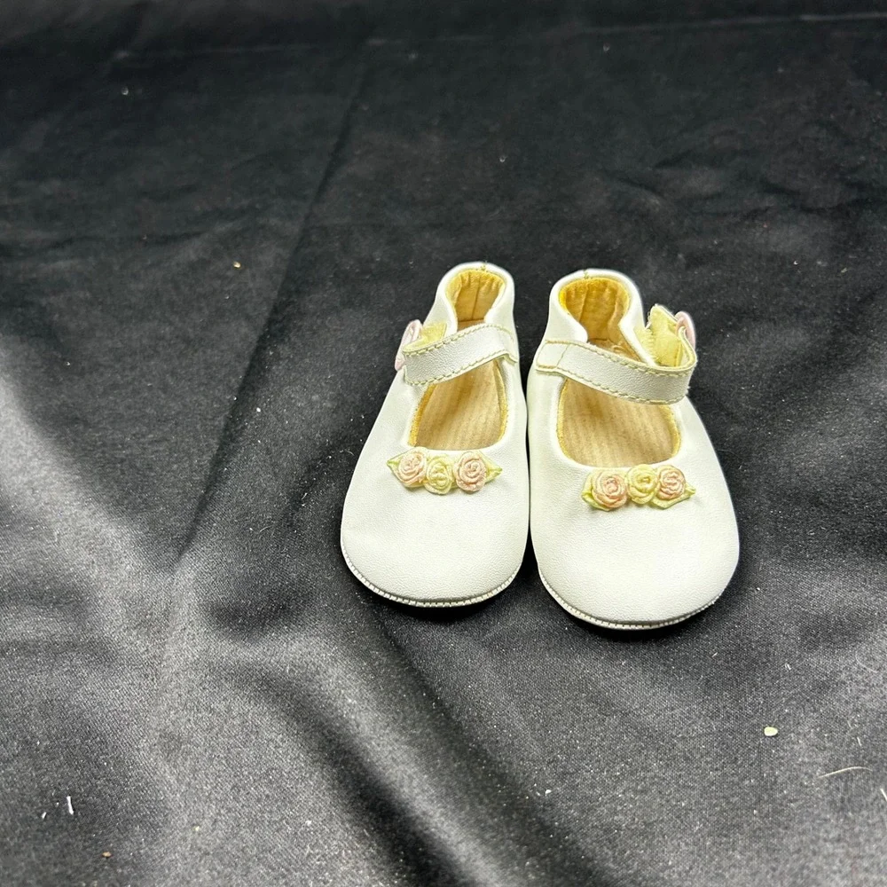 Vintage Baby Girl White Mary Jane Crib Shoes Ribbon Rose Floral Pre-Walker Flats
